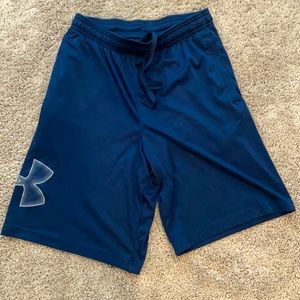 Under Armor, loose fitted, heatgear shorts (s/m)